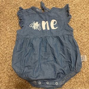 “One” bee bubble for birthday